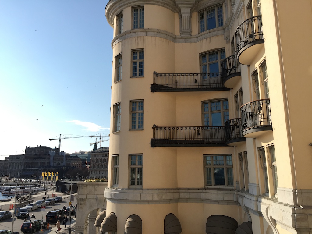 utsikt til Grand Hotel fra Lydmar Hotel, Stockholm.