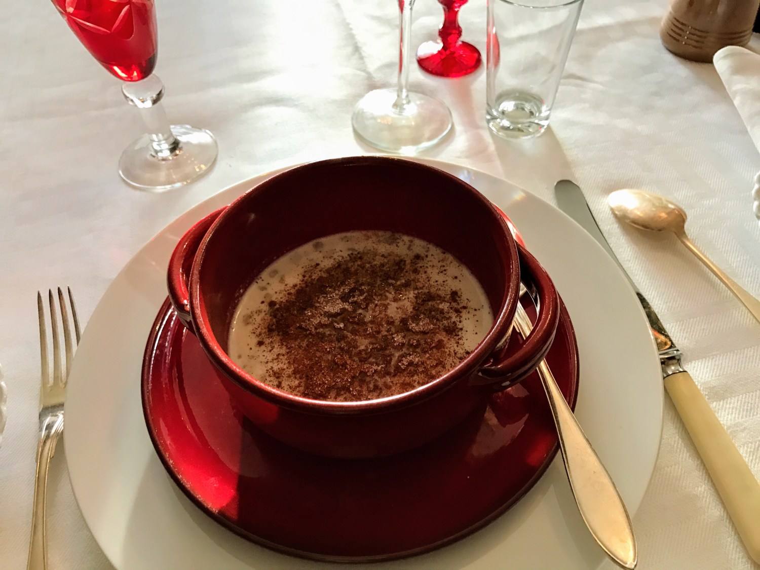 Mjølkegrynsuppe på Simenstad gård, Ringsaker, Norway