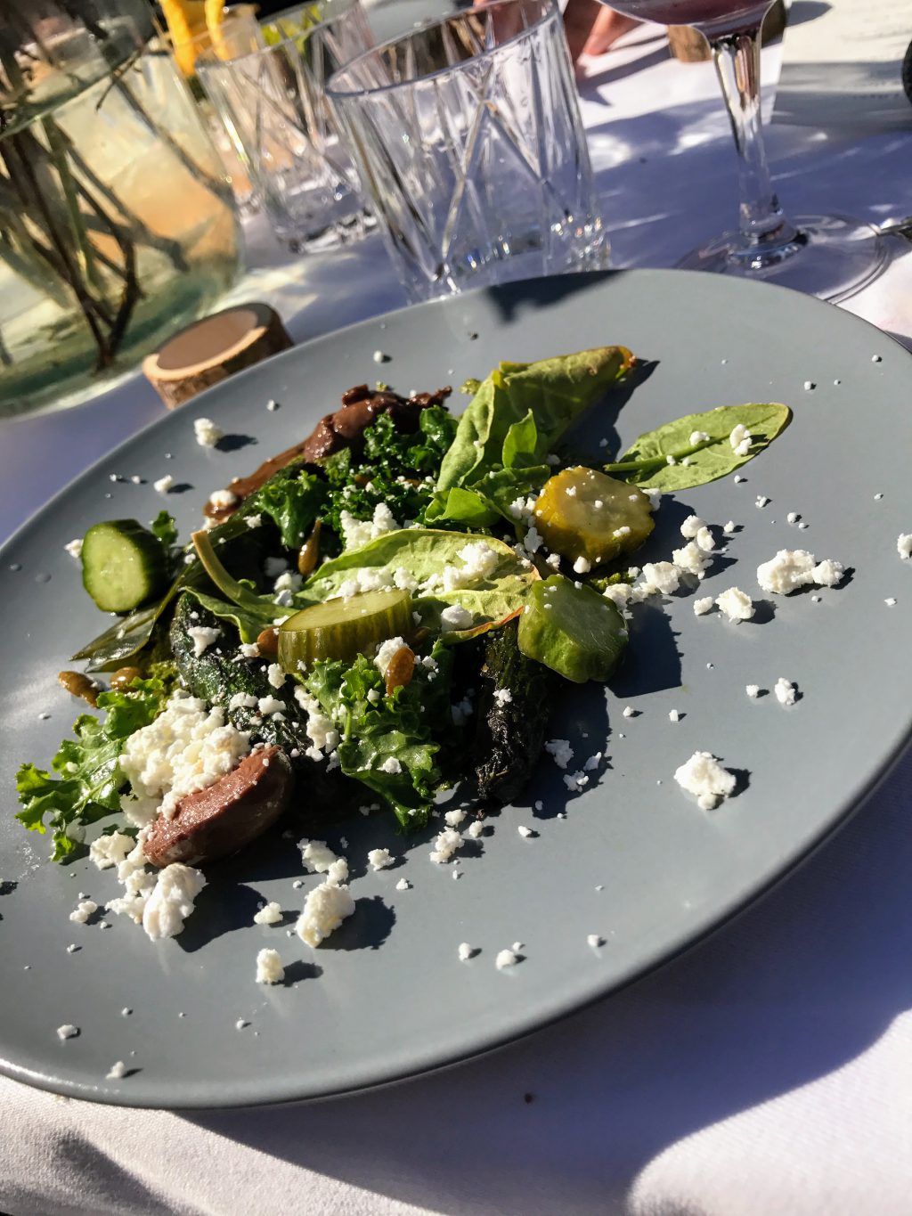 Kyllinghjertesalat av Filip Fastèn og Joel Åhlin fra restauranten Agrikultur,Grönskär Stockholms Skjærgård, Sverige